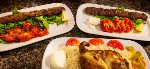 سفرة كباب مع دجاج ورز وملحقات